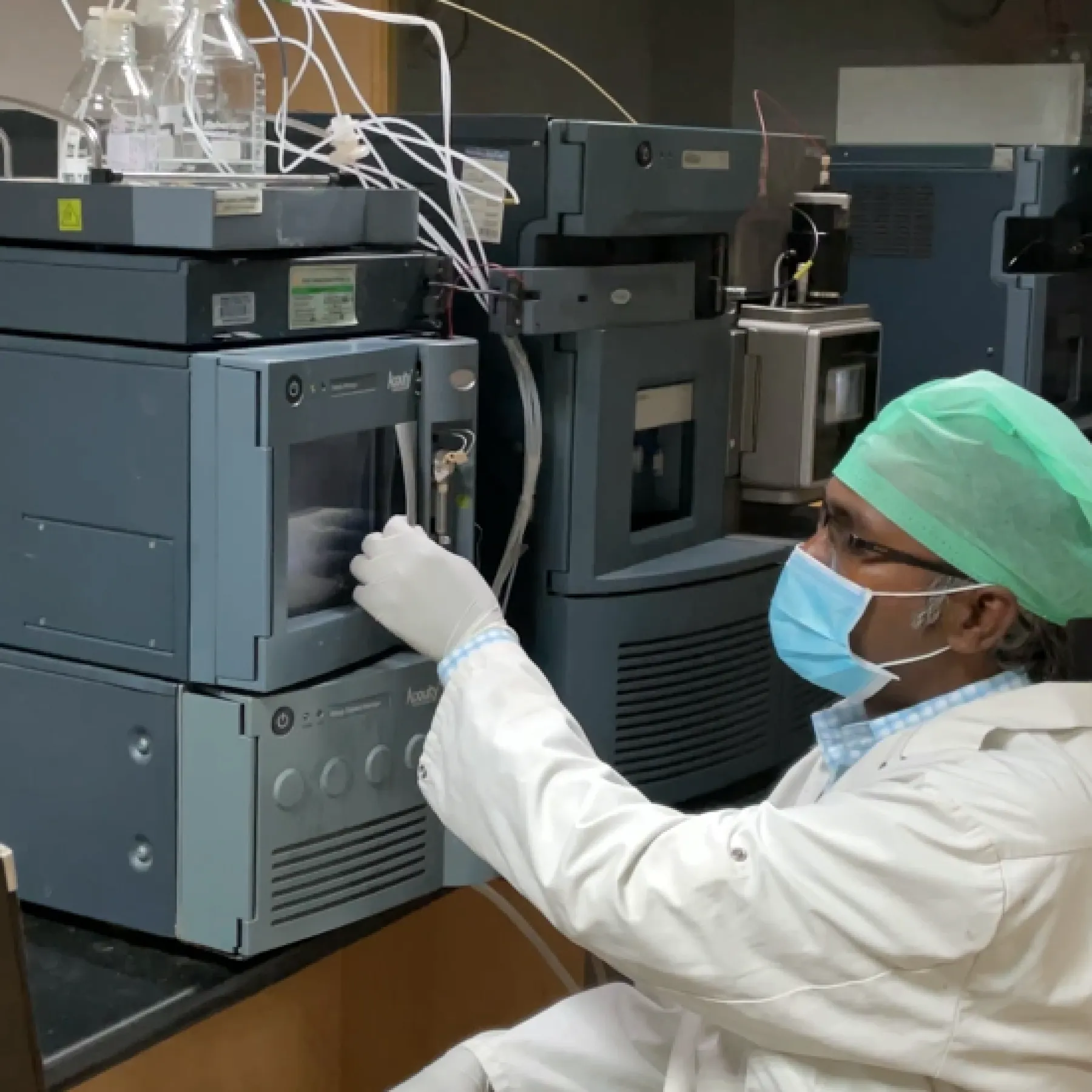Analyst running LC-MS/MS analysis